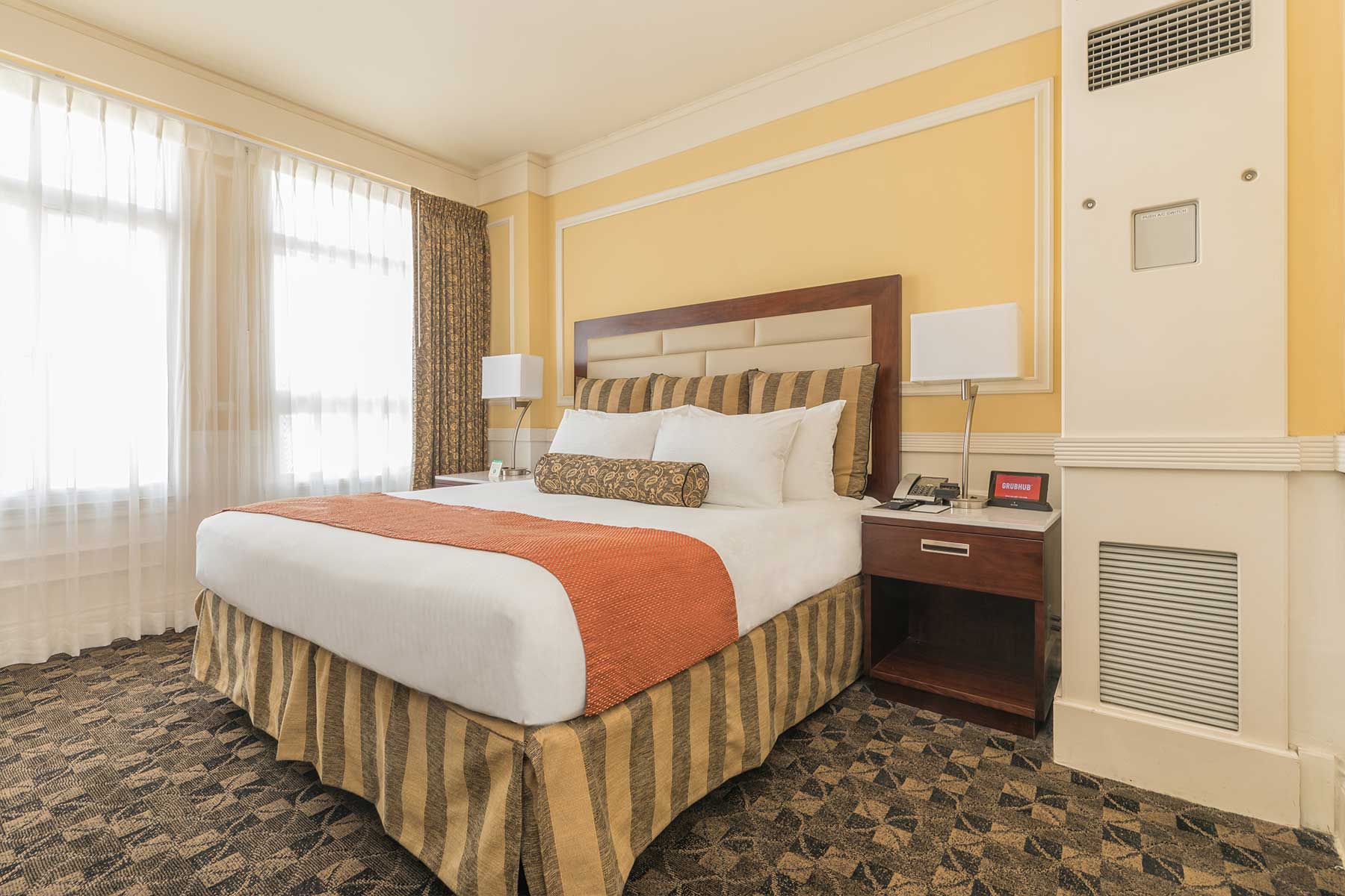 Pickwick-Hotel-Suite-Room-King-Bed