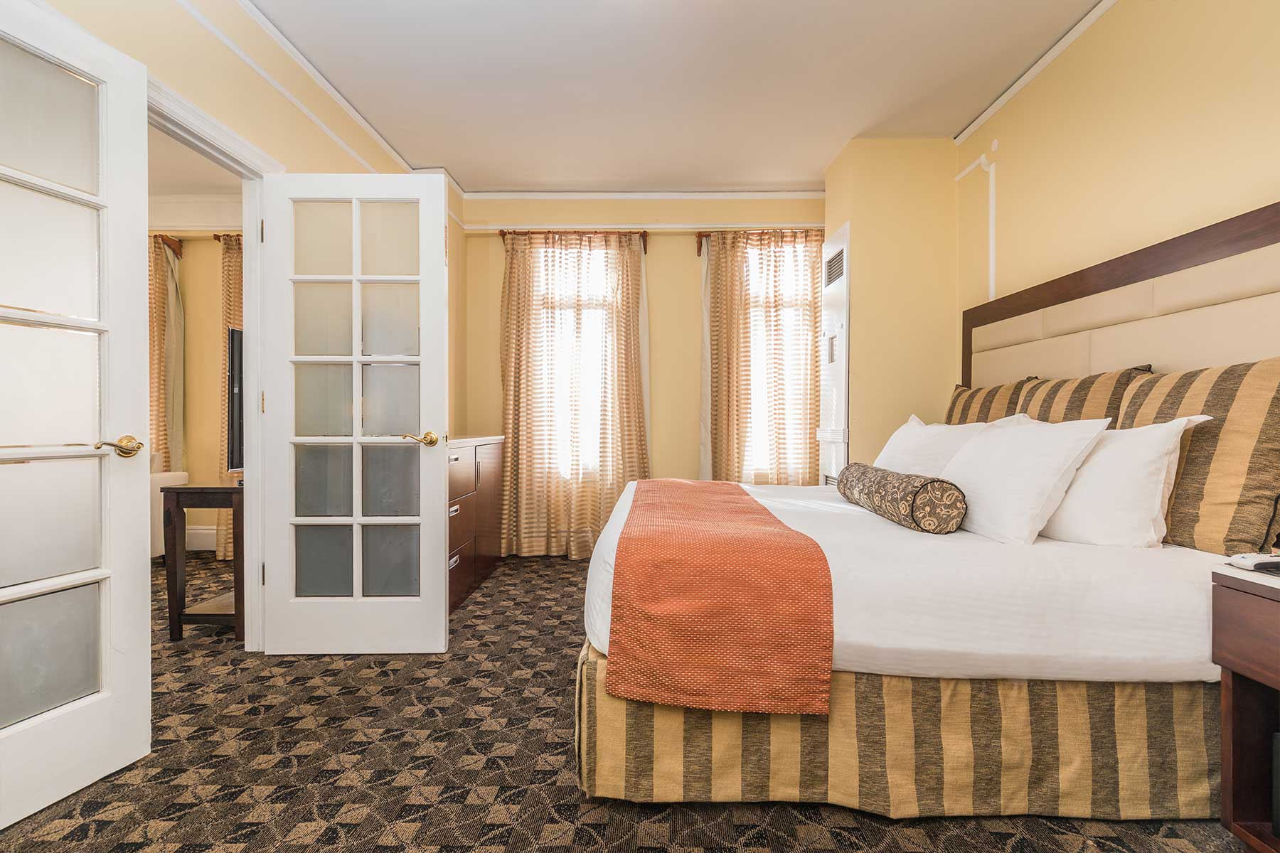 Pickwick Hotel King Room with double doors and windows